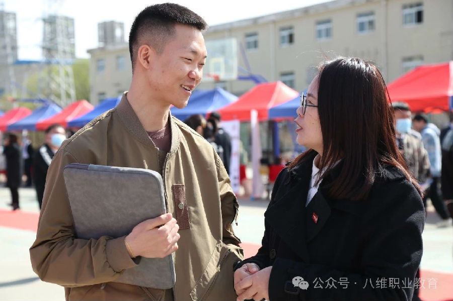 八维职业学校高质量就业铺就学子璀璨前程