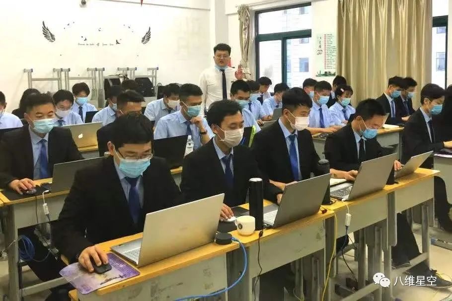 八维教育培训学校学生就业