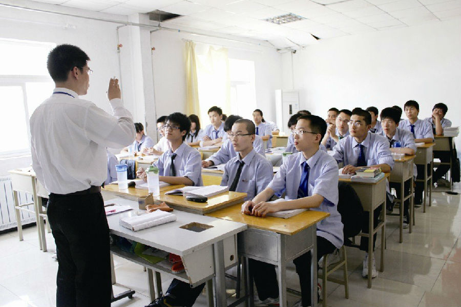 八维打造双师型师资培育职场精英为学子未来铺路