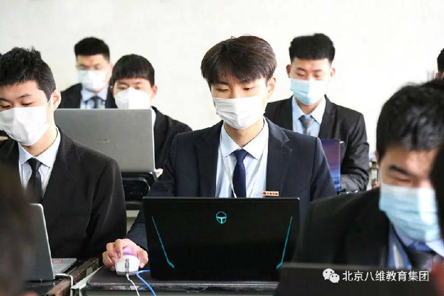 八维学院以理论和技能双重方向加码助力学子高质量就业