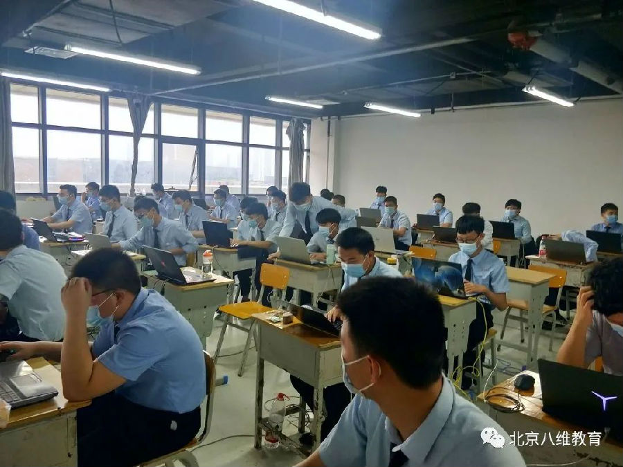 八维学校助力学子在未来职场中成为具有竞争力的云计算人才