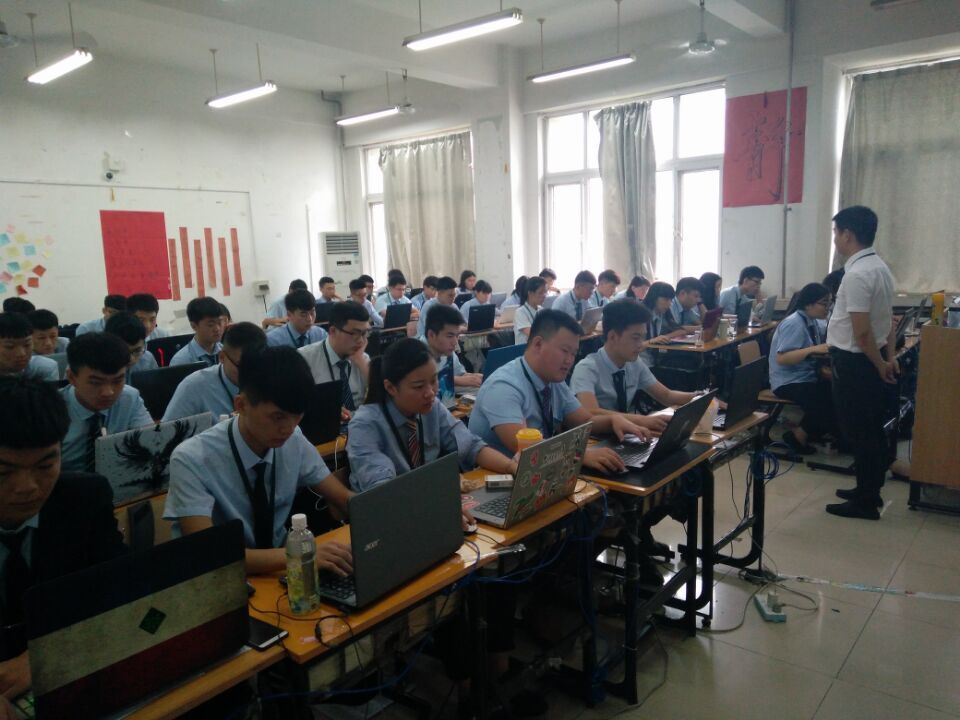 八维学校一所专注培养互联网人才的新型IT职业技能培训学校