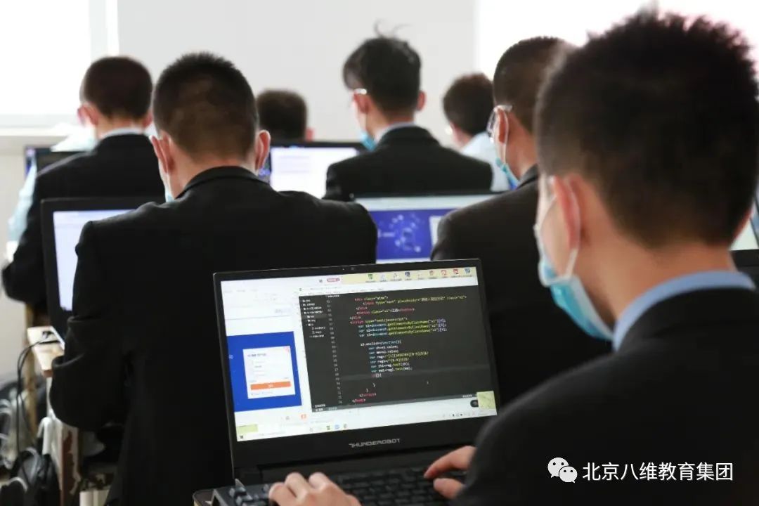 八维学校为解决企业所需搭建PHP编程培训平台打造高端软件开发工程师