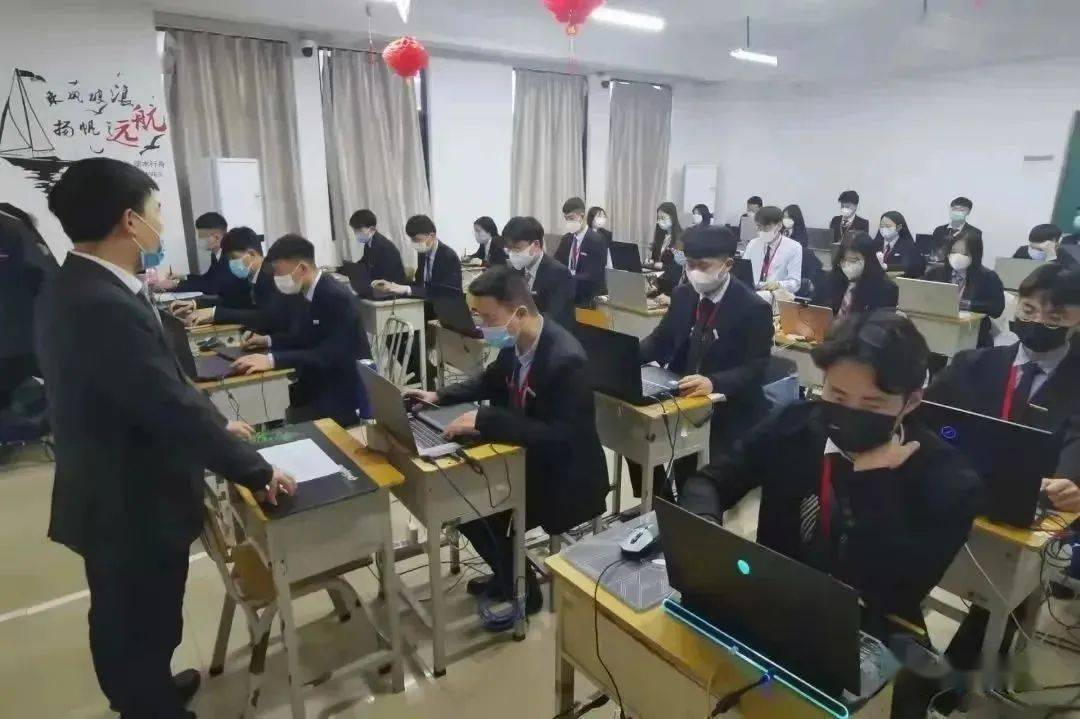 八维学院让你拥有高质量的IT职业教育为学生提供未来职业规划指导