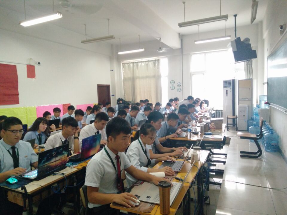 八维职业学校解锁AI全新技能课程助你开启数字化智能时代大门