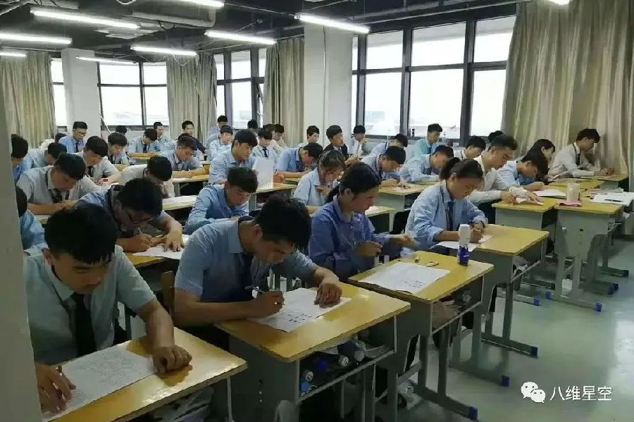 八维学校适合女生学习的专业有哪些