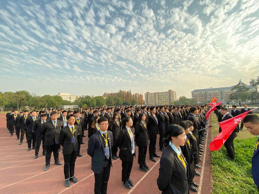 八维职业学校短期精英班铸就技术精英引领未来领袖之路