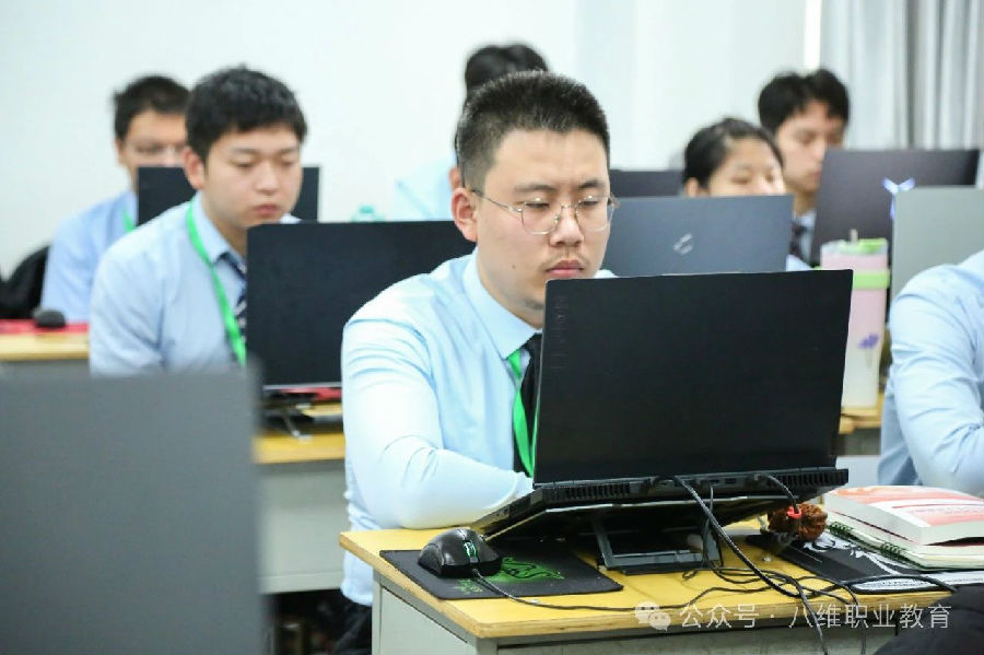 江苏宿迁八维教育引领数字化技术新风尚塑造未来技能精英