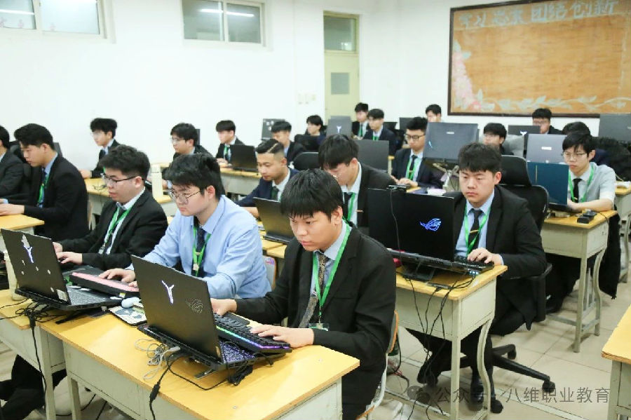 江苏宿迁八维学校大学生就业的金色桥梁点亮职业成功之路