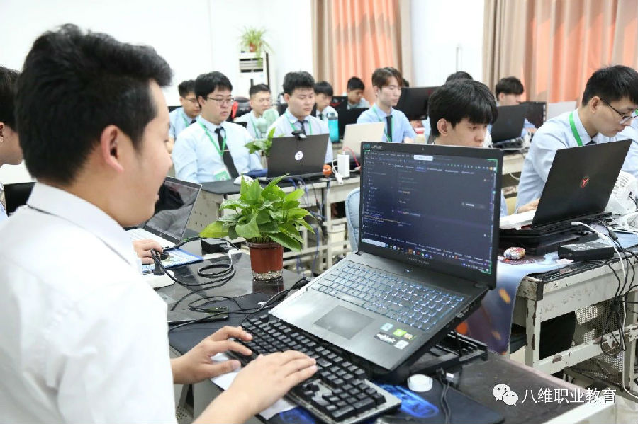 八维教育国际新媒体专业直播运营管理实战班开课啦