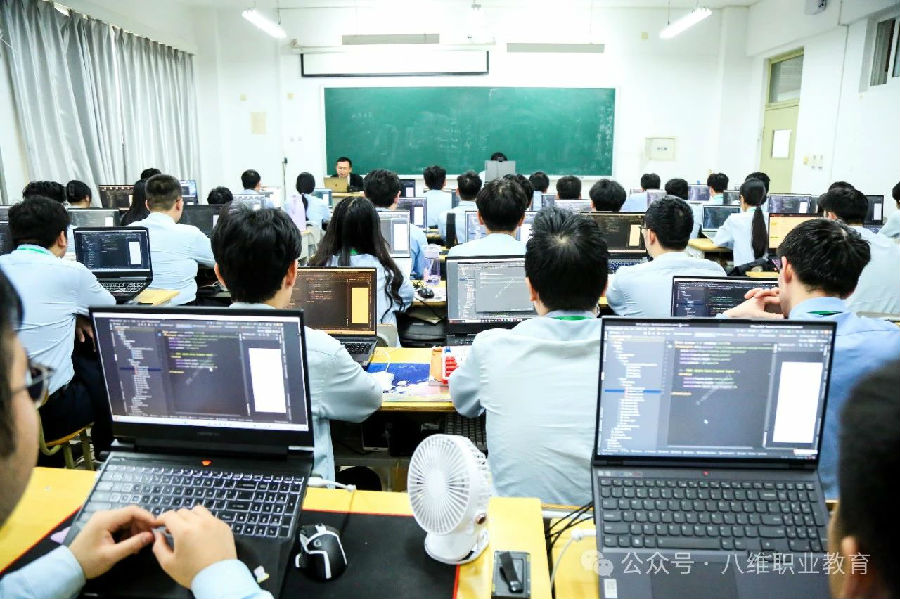 江苏宿迁八维教育领航职业教育新风尚铸就数字化技能精英