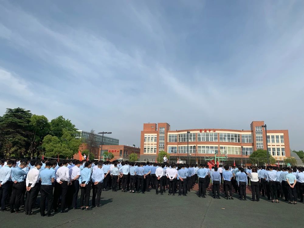 江苏宿迁八维学校领航人工智能教育铸就未来科技精英
