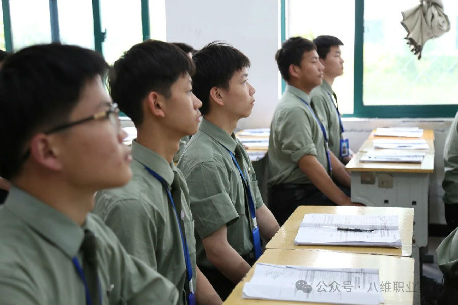 江苏宿迁八维学校引领未来科技的智慧风暴打造未来科技精英的摇篮