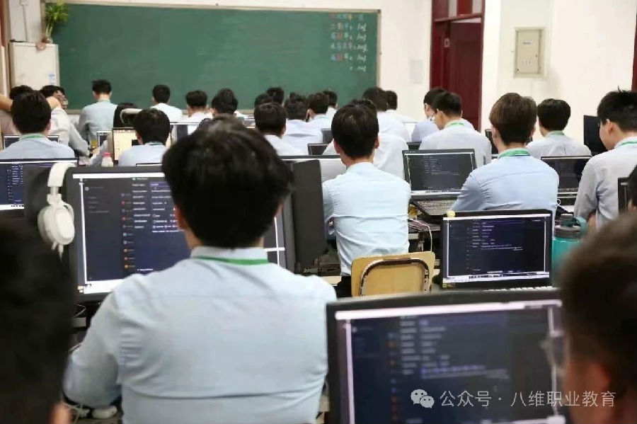 江苏宿迁八维教育数字技术浪潮的领航者引领未来科技精英之路