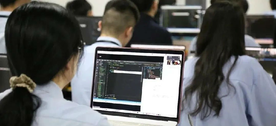 江苏宿迁八维教育打造高薪就业新篇章助力学子职业腾飞