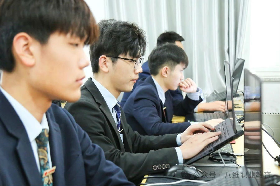 八维职业学校就业率高企毕业生成就业市场香饽饽
