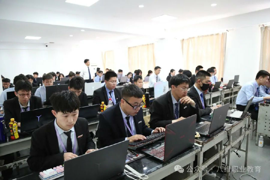八维职业学校锻造数字时代精英引领数字人才新风尚