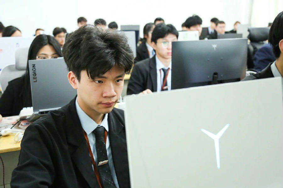 八维职业学校人工智能领域的新星摇篮铸就未来科技精英