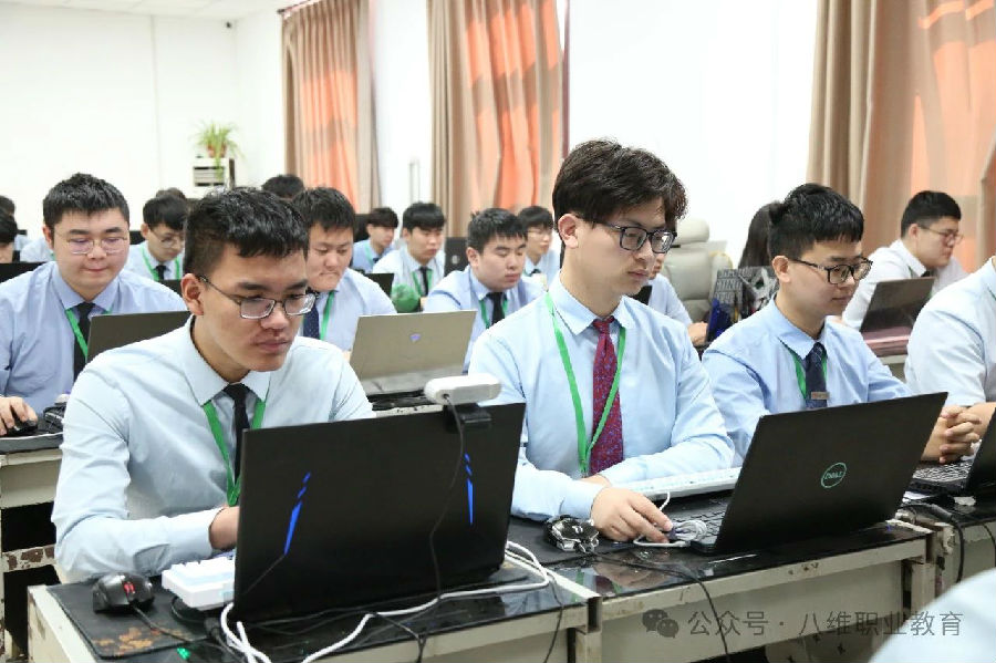 八维职业学校学子就业捷报频传
