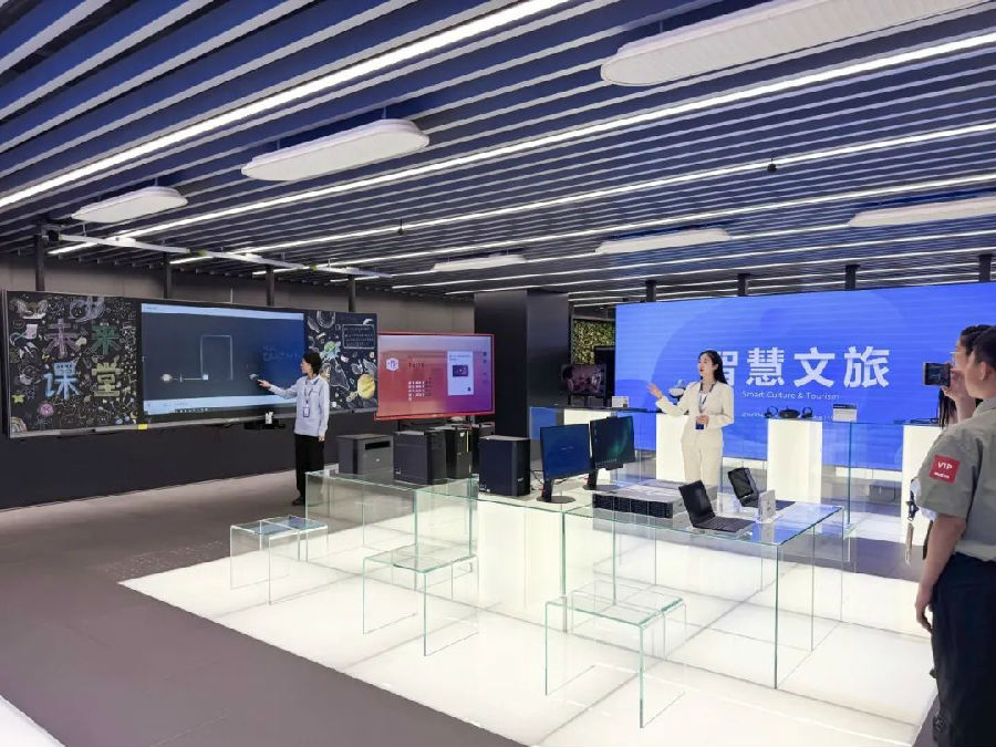八维教育实训基地与联想科技蓝图双镜照亮前程
