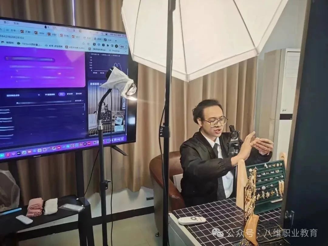 八维教育三大前沿专业助力文科学子们优质就业