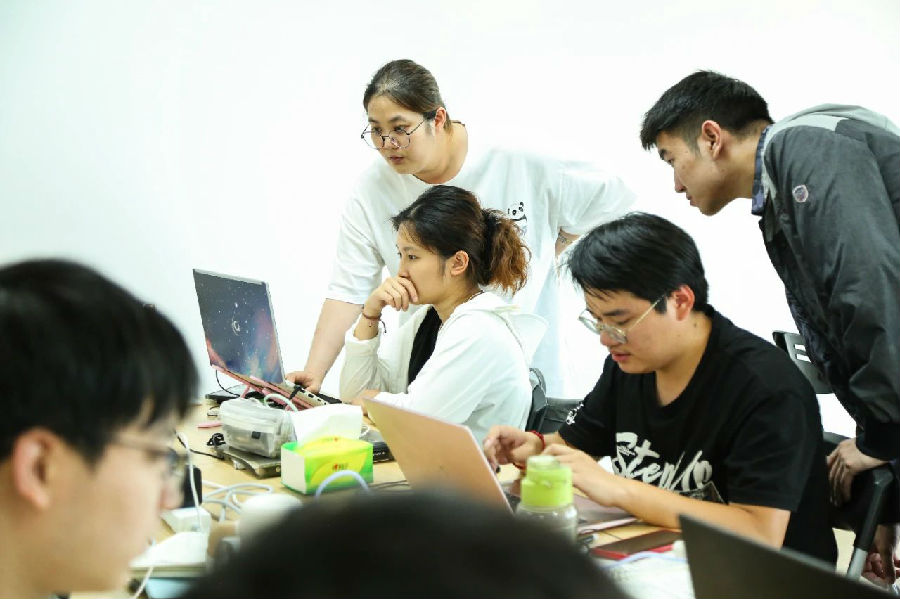 八维职业学校大学生短期精英班开启职场高速通道
