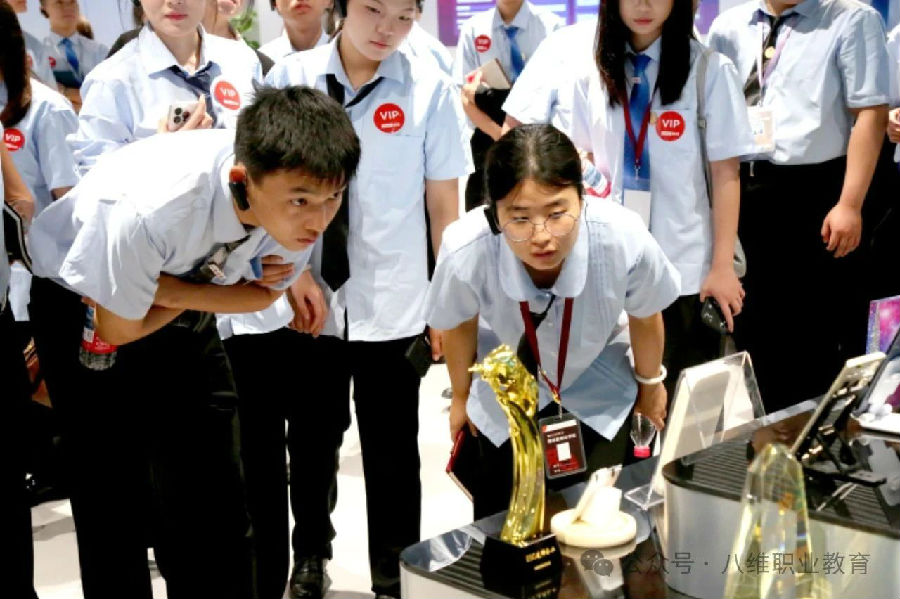 八维教育学子世界五百强企业研学纪实