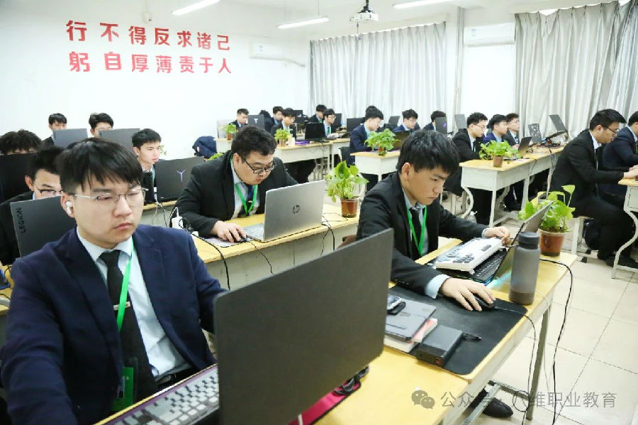八维职业学校解锁未来就业新机遇打造未来数字精英的摇篮