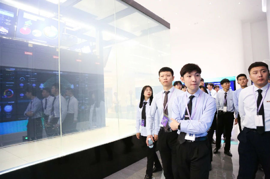 八维职业学校解锁数字技术的无限可能打造数字时代的精英人才