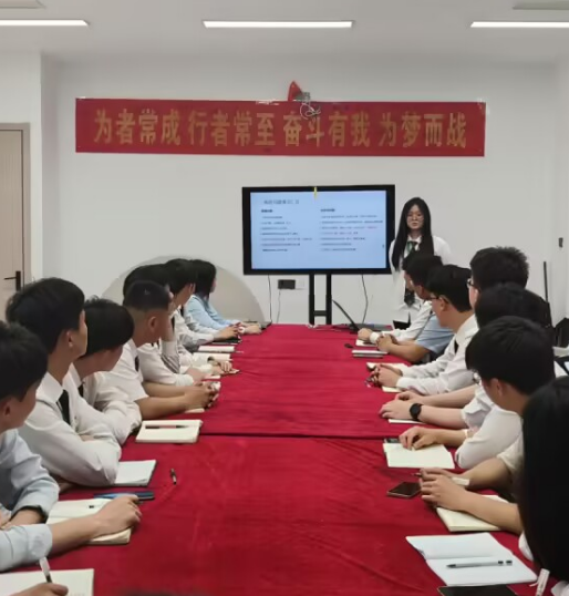 八维职业学校探索云计算专业的无限可能打造数字时代硬核技术精英