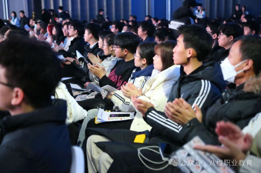 八维职业学校AI领域的教育领航者照亮未来职业之路