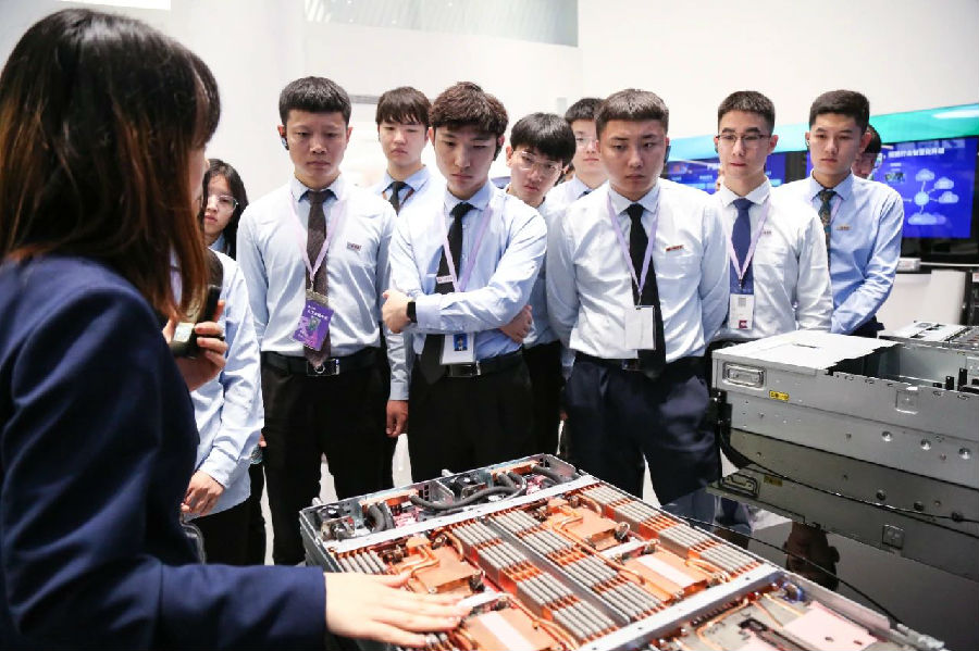 八维职业学校铸就优质就业之路助力学子职场腾飞
