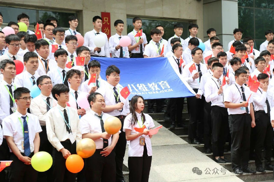 八维职业学校解锁数字领域未来科技密码锻造数字精英的璀璨之路
