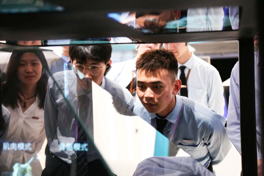 八维职业学校算力产业新风口下的领航者智启未来⁬职场就业新篇章