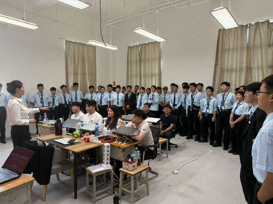 八维职业学校扬起职业教育梦想之帆引领技能新风尚