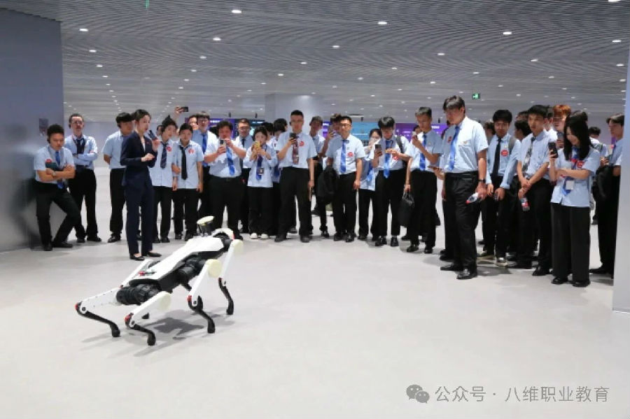 ‌八维职业学校人工智能领域的炫酷先锋解锁未来科技的无限可能