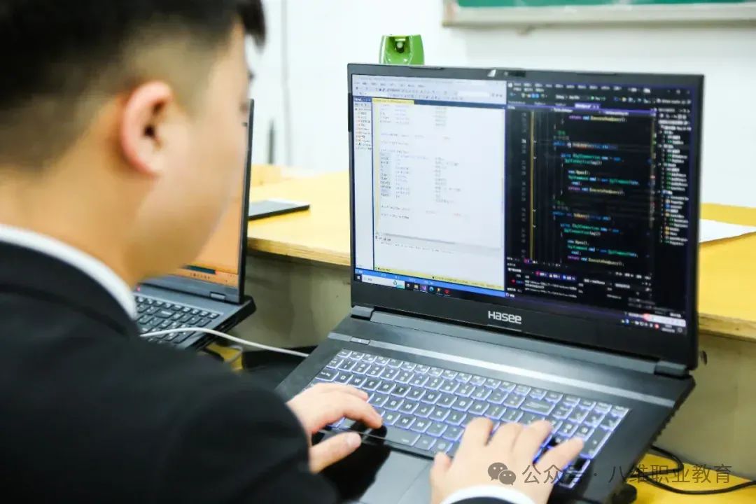 八维职业学校勇立数据时代潮头的先锋者开启数据经济浪潮下职场就业新篇章
