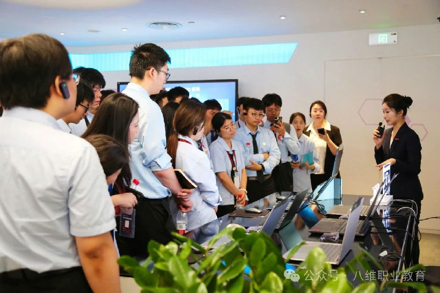 八维职业学校引领科技领域新潮流打造未来科技精英的摇篮