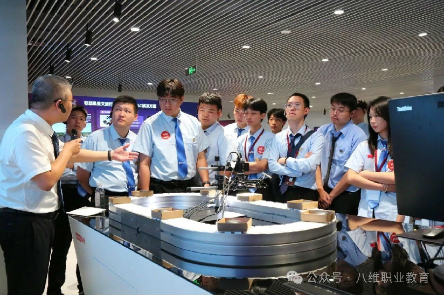 八维职业学校引领科技领域新潮流打造未来科技精英的摇篮