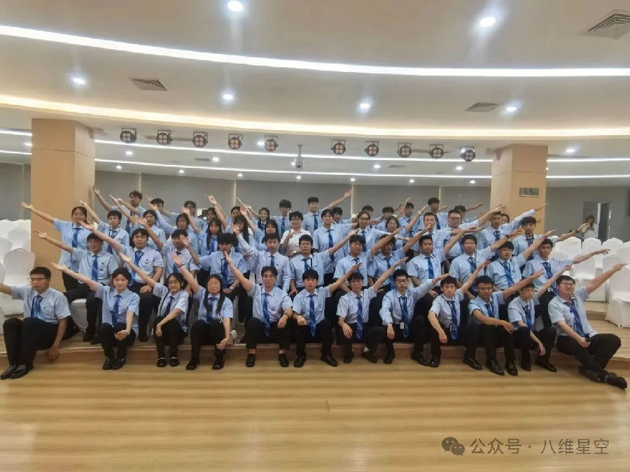 八维职业学校培育人工智能领域新飞跃的先锋力量开启未来科技精英新征程