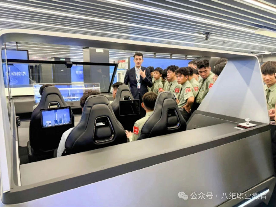 八维职业学校引领未来科技潮流打造鸿蒙领域科技精英的摇篮