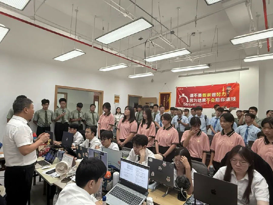 八维职业学校智驭未来AI人工智能浪潮领航未来精英成长之路