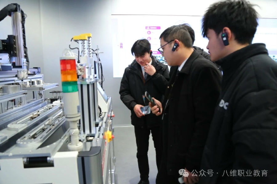 八维职业学校人工智能第三批最新喜报