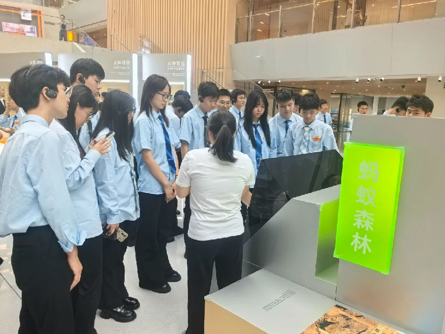 八维教育精准对接企业用人需求打造未来数字黄金职业高就业率