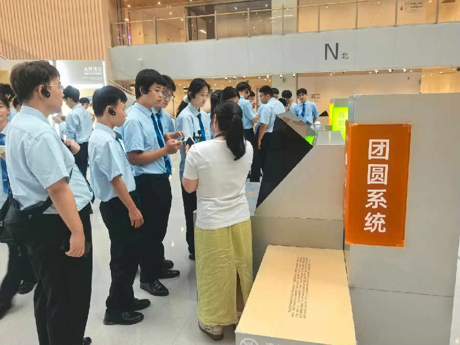 八维教育解码就业市场黄金通行证为毕业学子铺就优质就业坦途