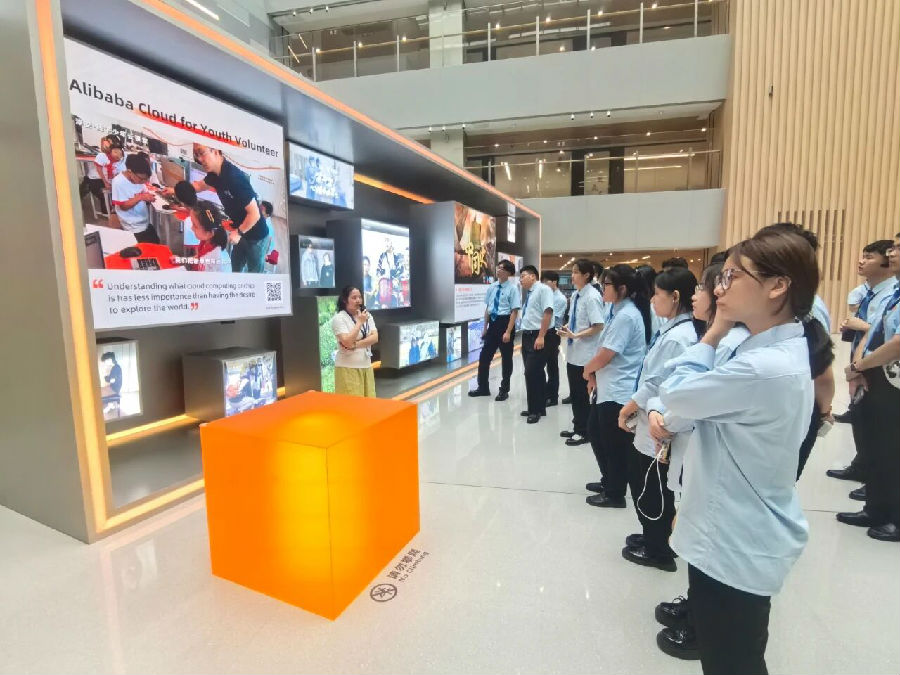 八维职业学校精准对接企业新需求解锁学子就业新机遇