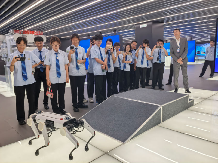 八维职业学校打造21.0课程体系强化学子就业竞争力