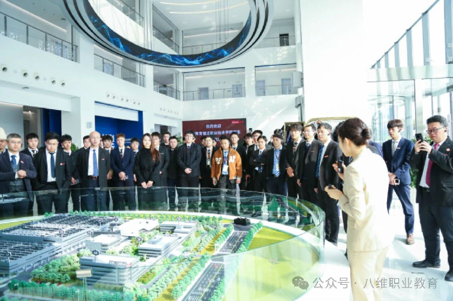 当学历贬值遇上技能为王八维教育凭什么成为家长的定心丸