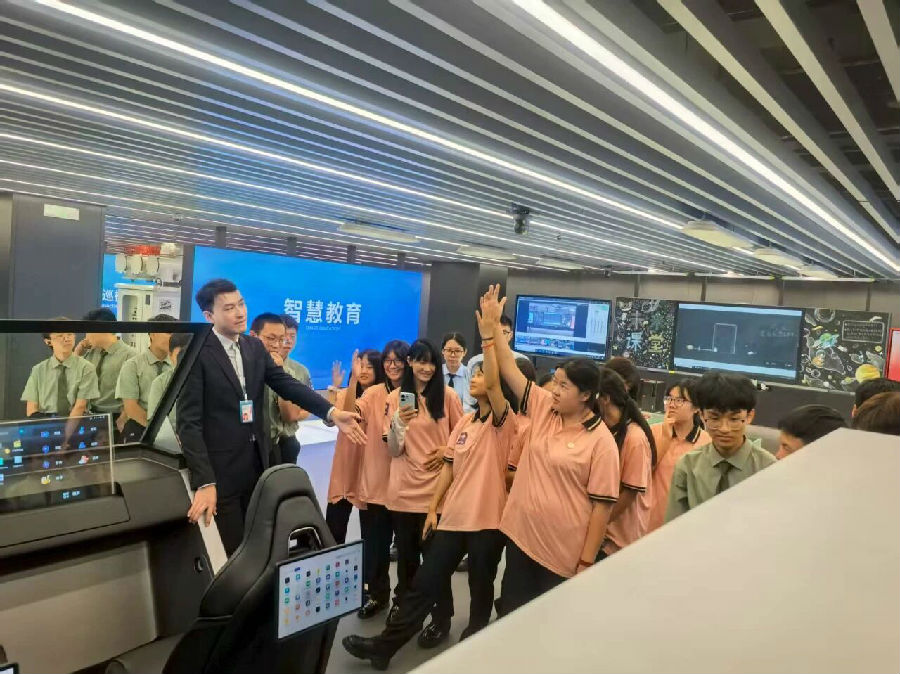 为什么说八维教育正为女生开启一扇通往高薪职场的黄金大门