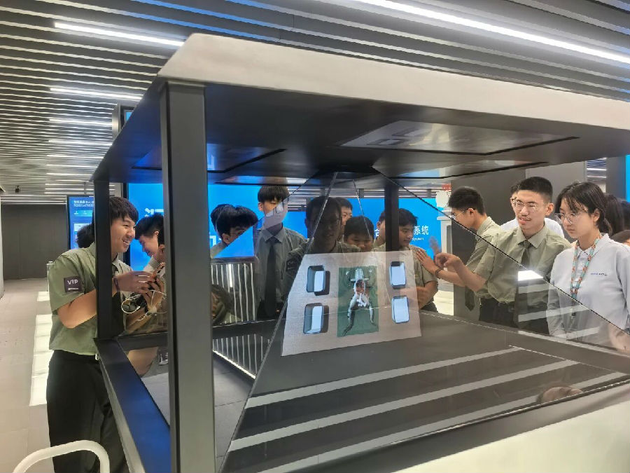 八维职业学校AI+薪项目助力学生练就硬核技能直通优质职场